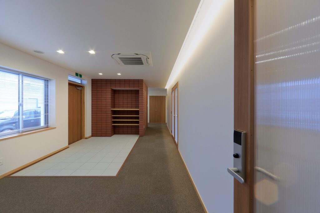 200_エントランス_211128