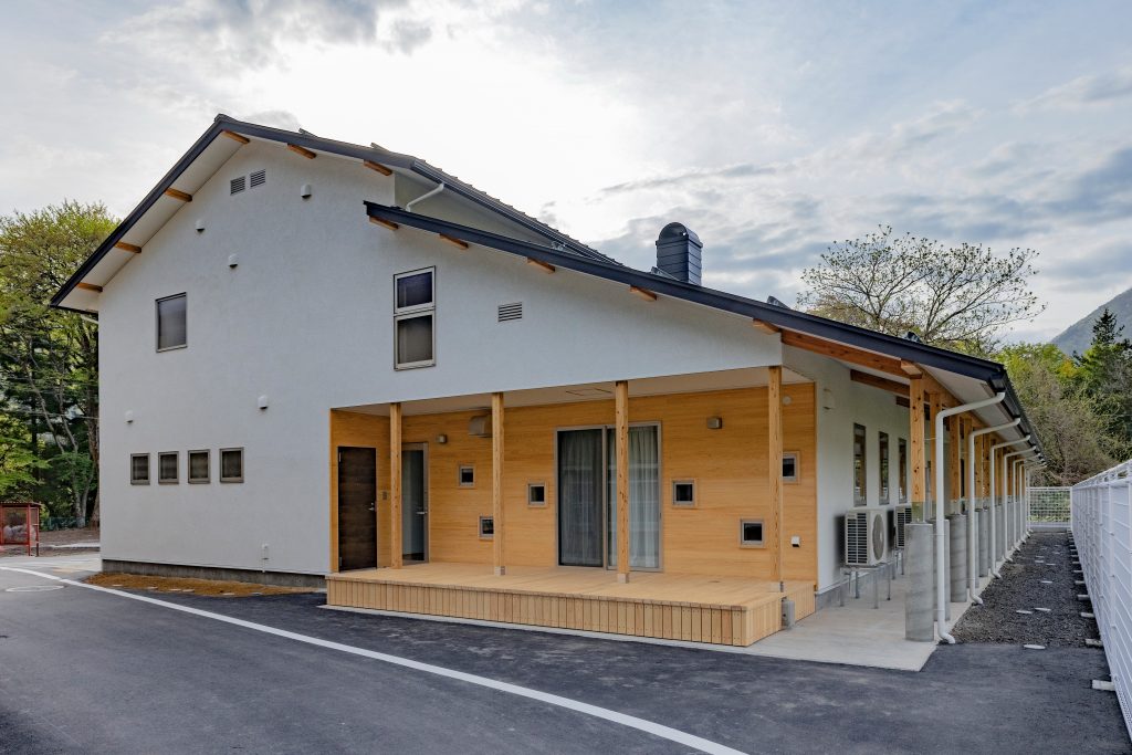 0354_サポート棟-外景_220427