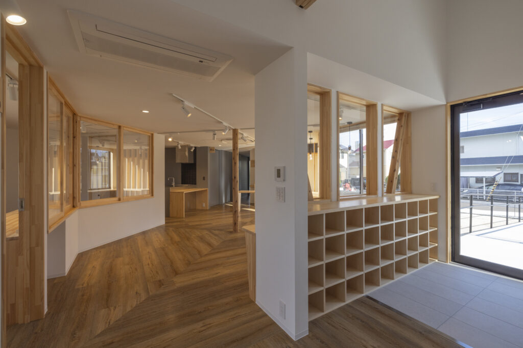 H_ポプラ福祉会_1218_エントランス_240911