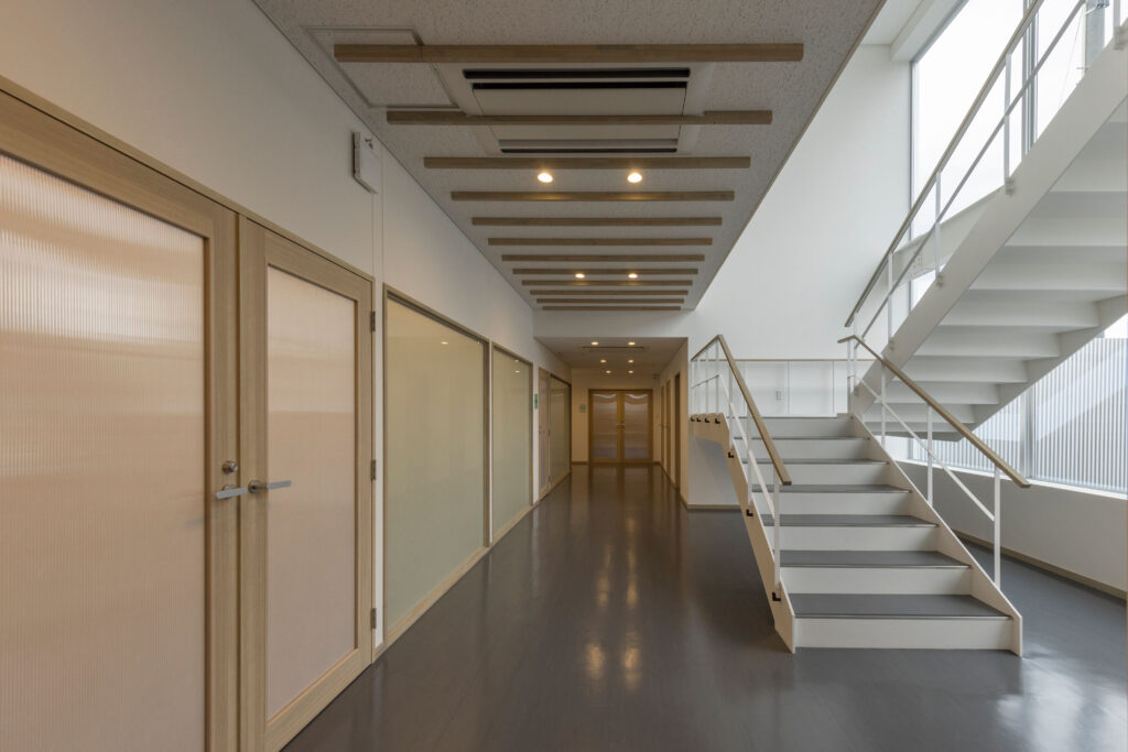 P0607_1102_エントランスホール_230302