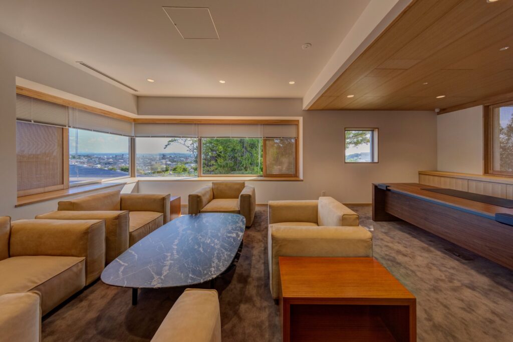 P1213_210828_2033_会長室